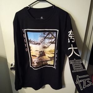 Men's longsleeve Oriental top.